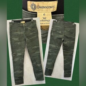 Democracy Women's Green Camouflage Skinny Jeans Size 6